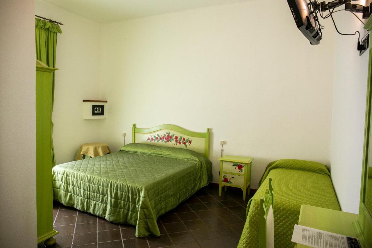 La Villetta Food & Drink Rooms For Rent - No Reception - LʼAquila Exterior foto