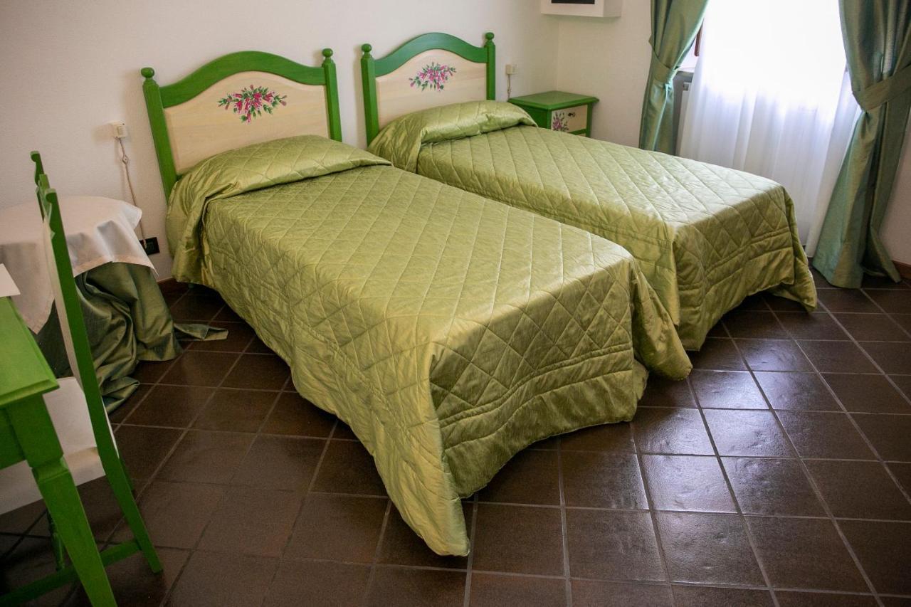 La Villetta Food & Drink Rooms For Rent - No Reception - LʼAquila Exterior foto